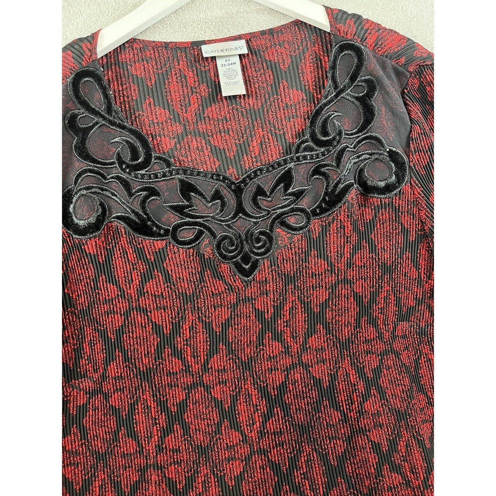 Catherines Top Women 2X 22/24 Red Black Accordion Pleat Blouse V-Neck Flare‎ Top - Picture 2 of 6